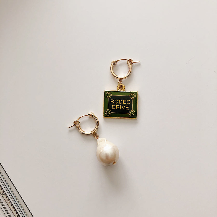 VINTAGE RODEO DRIVE PEARL EARRING