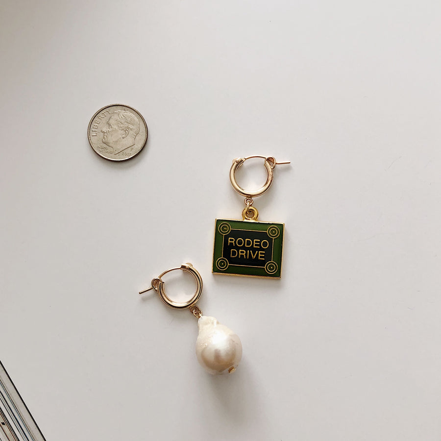 VINTAGE RODEO DRIVE PEARL EARRING